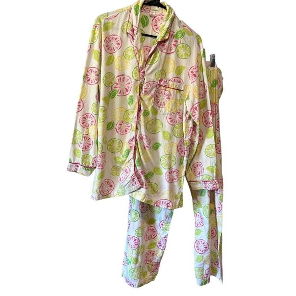 Victoria’s Secret top and pant pajama set with limes citrus fruit print - Picture 2 of 15